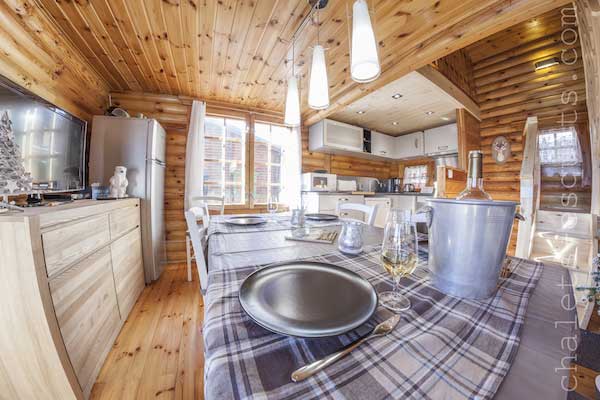 salle à manger chalet cosy bois