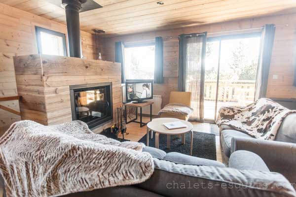 salon avec cheminée du chalet Nest à Pyrénées 2000